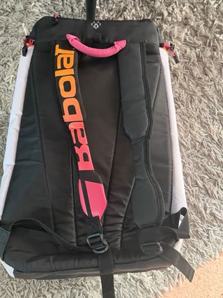 Paletero Babolat Negro y Dinna.