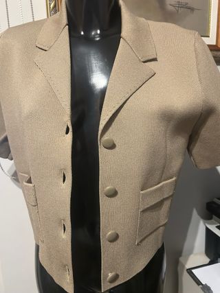 Chaqueta corta beige