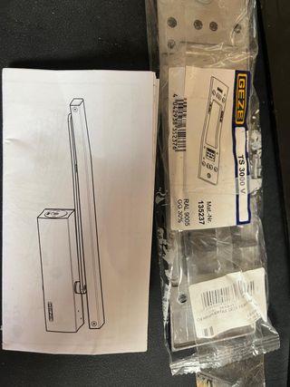 GEZE Cierrapuertas TS 3000 V NEGRO