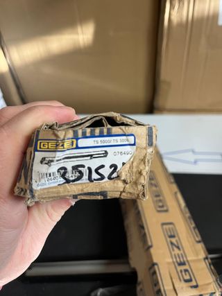 GEZE Cierrapuertas TS 3000 V NEGRO