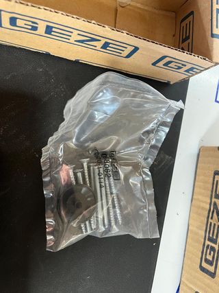 GEZE Cierrapuertas TS 3000 V NEGRO