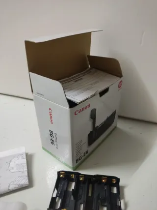 CAJA CANON EMPUÑADURA VERTICAL BG-E6 CON ADAPTADOR
