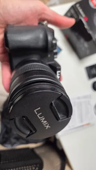 Lumix G7 con objetivo 14-140mm.
