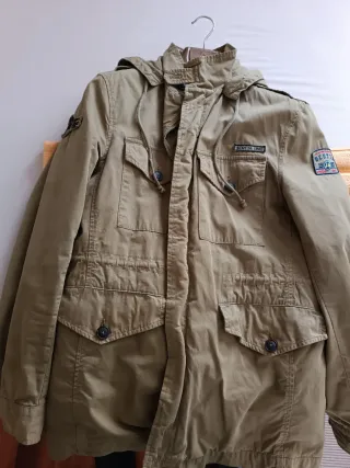 Chaqueta Scotta verde militar con capucha