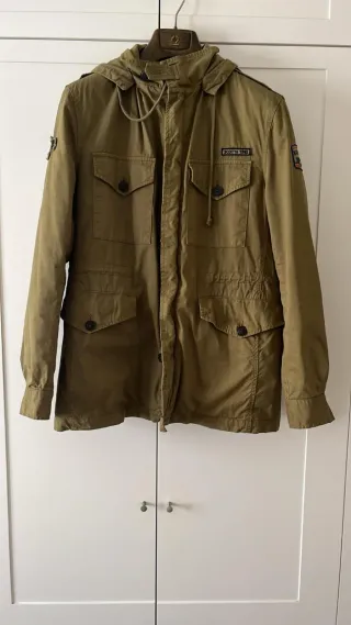 Chaqueta Scotta verde militar con capucha