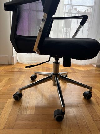 Silla oficina ergonómica negra,