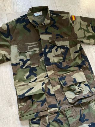 Uniforme militar camuflaje