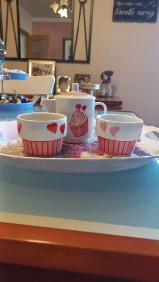 Tetera y 2 tazas