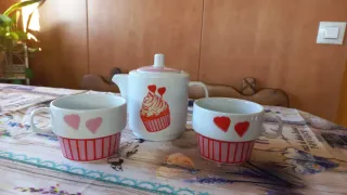 Tetera y 2 tazas