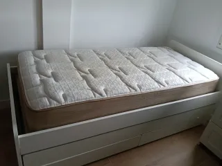 Cama individual con cajones y otra cama abajo