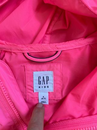 Chubasquero niña GAP rosa
