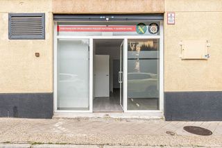 Local comercial en venta en Cervantes en Granada