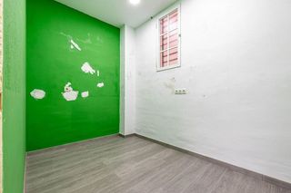 Local comercial en venta en Cervantes en Granada