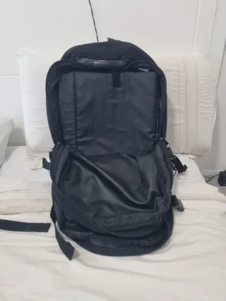 Mochila Eastpak Negra 40L