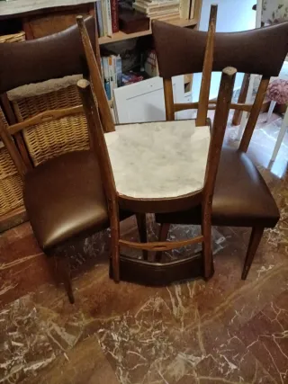 Sillas antiguas de madera