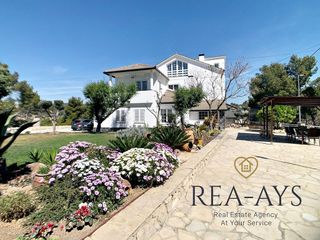 Chalet en venta en Vallirana