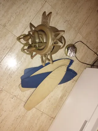 Ventilador de techo con aspas de madera y plástico