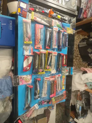 Señuelos de pesca variados