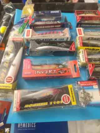 Señuelos de pesca variados