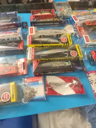 Señuelos de pesca variados