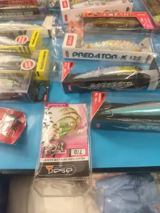 Señuelos de pesca variados