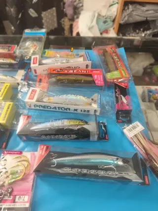 Señuelos de pesca variados