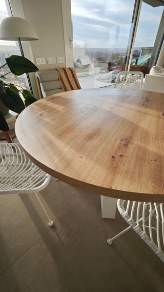 Mesa redonda madera y 4 sillas metal