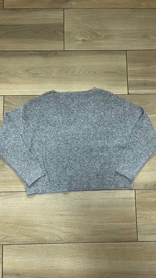 Jersey gris cuello pico