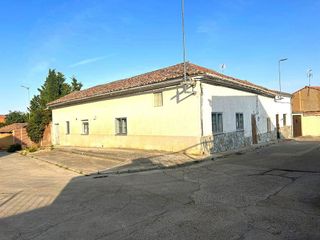 Casa adosada en venta en Melgar de Arriba