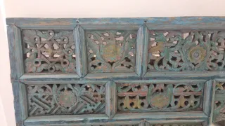 Espejo de madera tallada azul