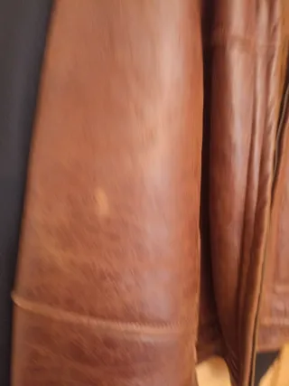 Cazadora motera de piel marrón