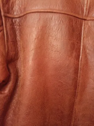 Cazadora motera de piel marrón