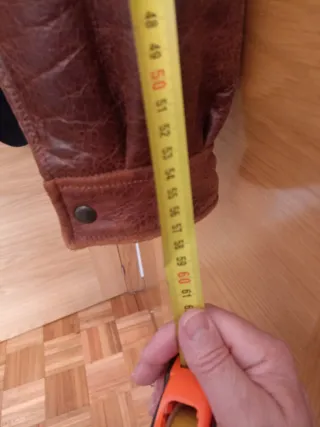 Cazadora motera de piel marrón