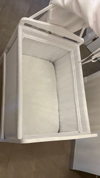 Minicuna blanca con dosel y ruedas en color blanca