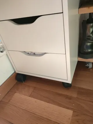 Urgente! Cajonera con ruedas blanca Nueva!