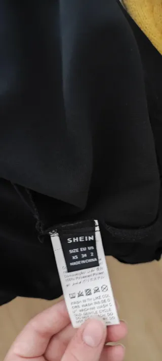 Camisa negra con encaje