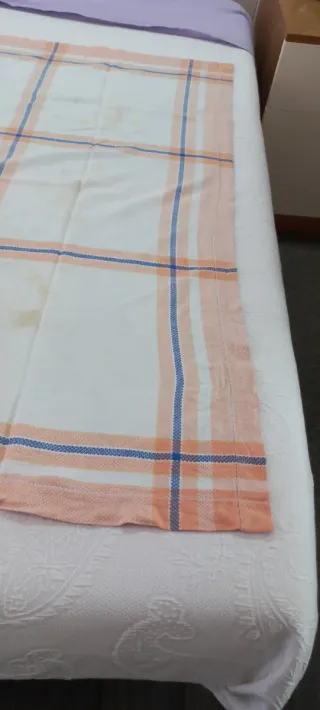 Mantel naranja y blanco a rayas