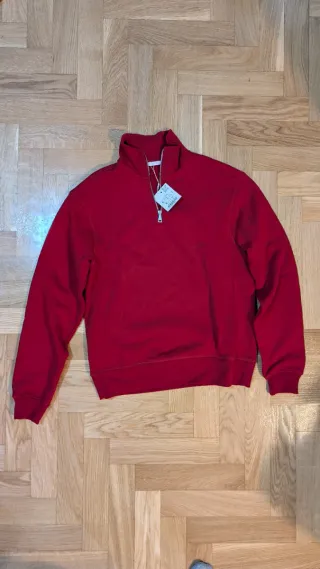 Sudadera roja con cremallera