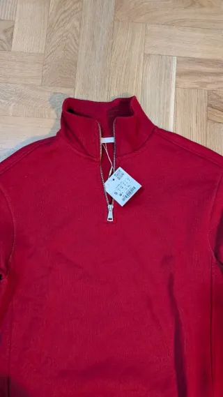 Sudadera roja con cremallera