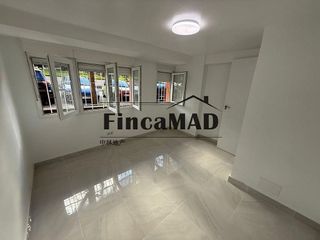 Piso en alquiler en Zofio en Madrid