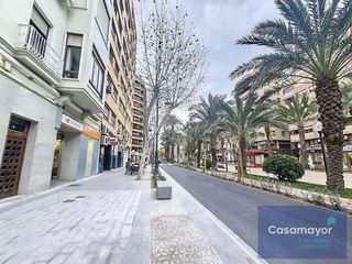 Local comercial en alquiler en Ensanche - Diputación en Alicante