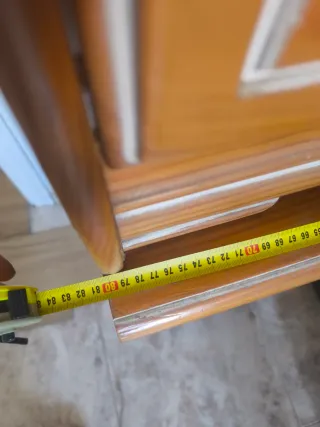 Mueble vitrina de madera en perfecto estado