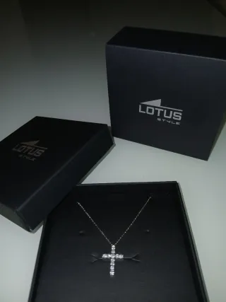 Colgante Plata de Lotus Cruz Brillante . Nuevo