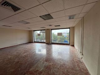 Oficina en venta en Almeda - El Corte Inglés en Cornellà de Llobregat
