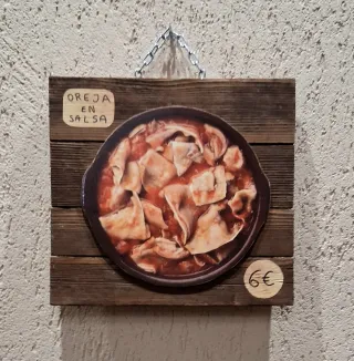 Cartel Retro en madera y relieve para hostelería