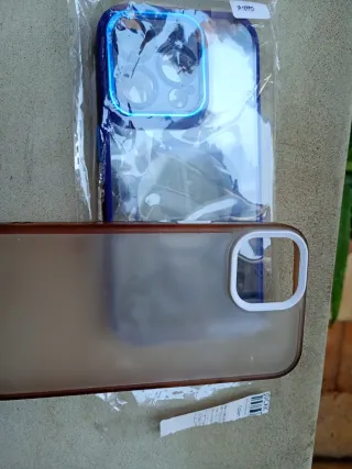 15 Pro transparente azul y Apple