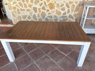 Mesa de madera para terraza