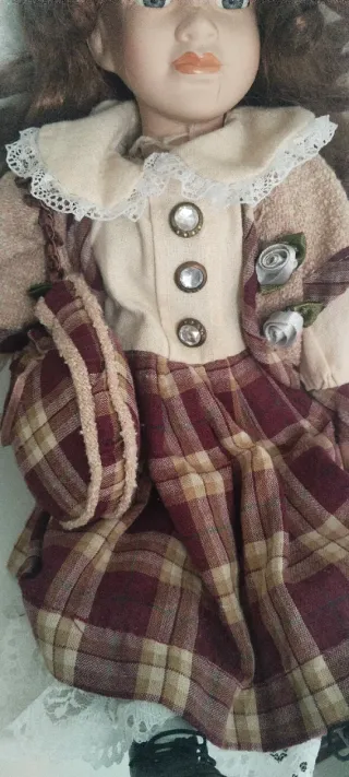 Muñeca de porcelana vintage