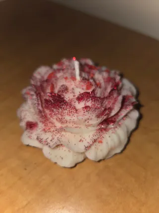 Vela decorativa flor roja y blanca