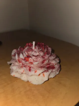 Vela decorativa flor roja y blanca